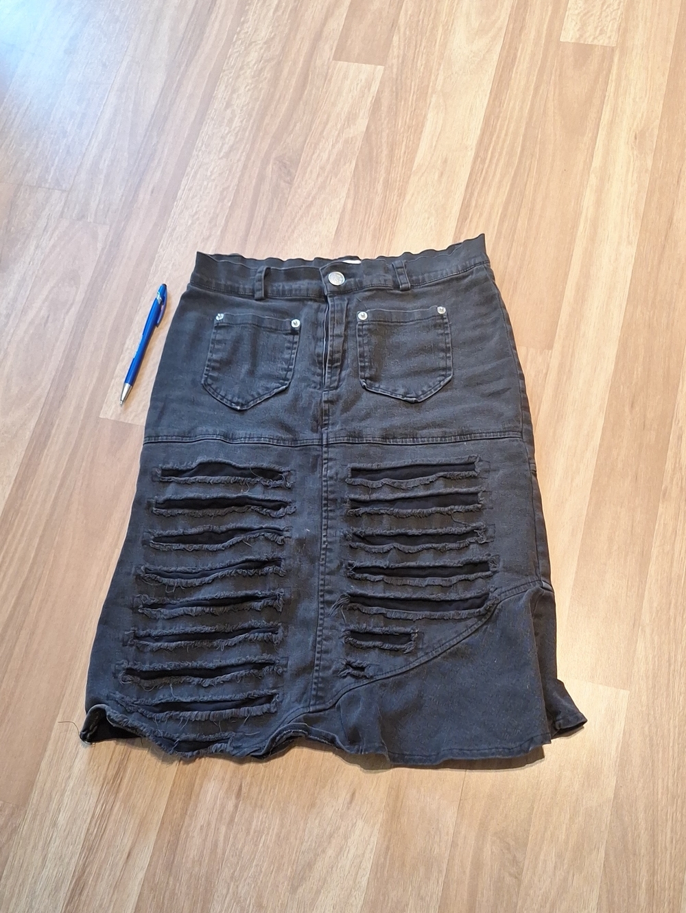 High-Rise Black Distressed Midi Skirt Stretcy